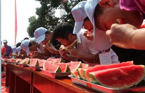 趣味吃瓜比赛,趣味吃瓜大赛欢乐无限